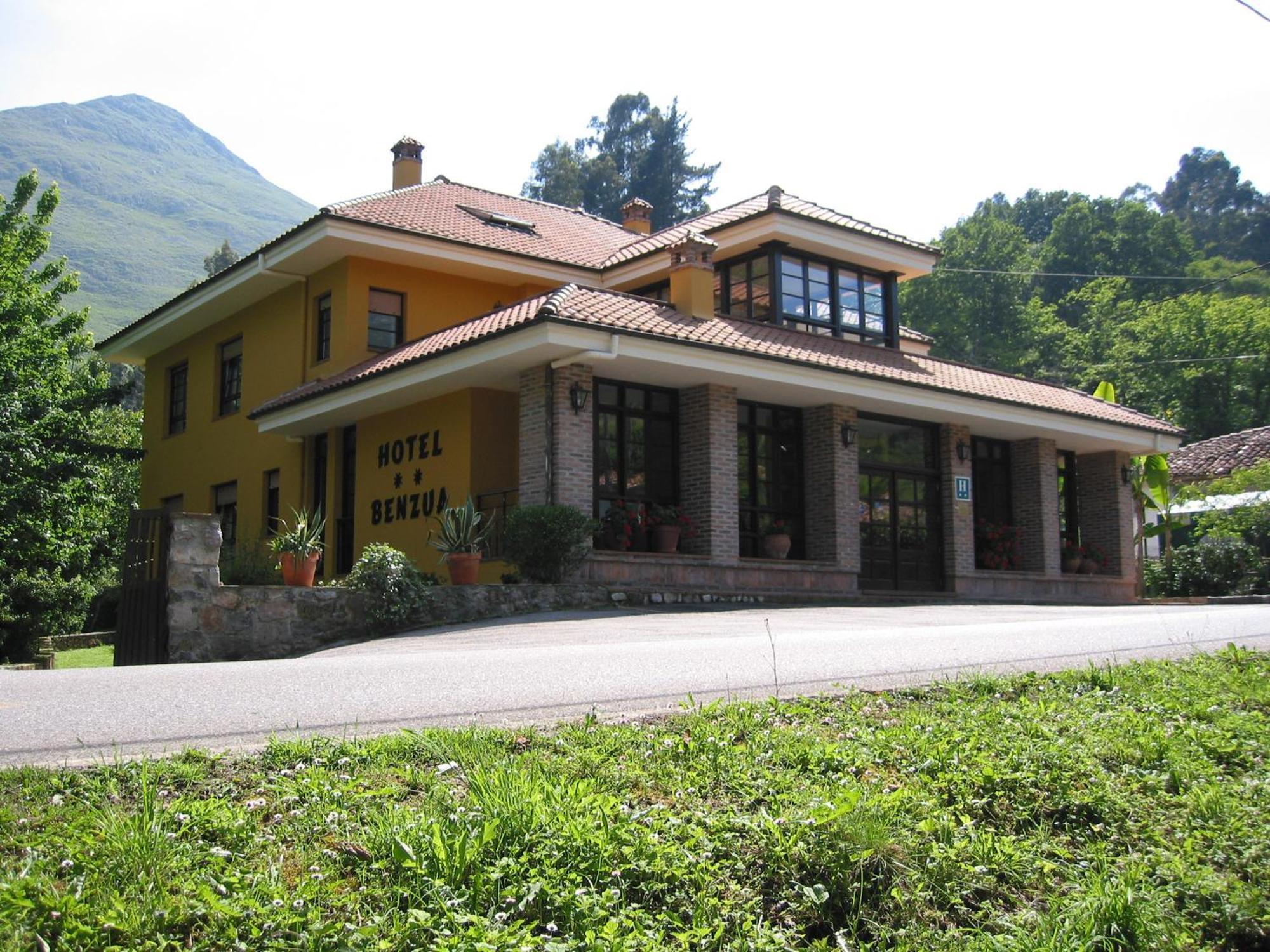 Hotel Benzua Villanueva de Ardisana Buitenkant foto