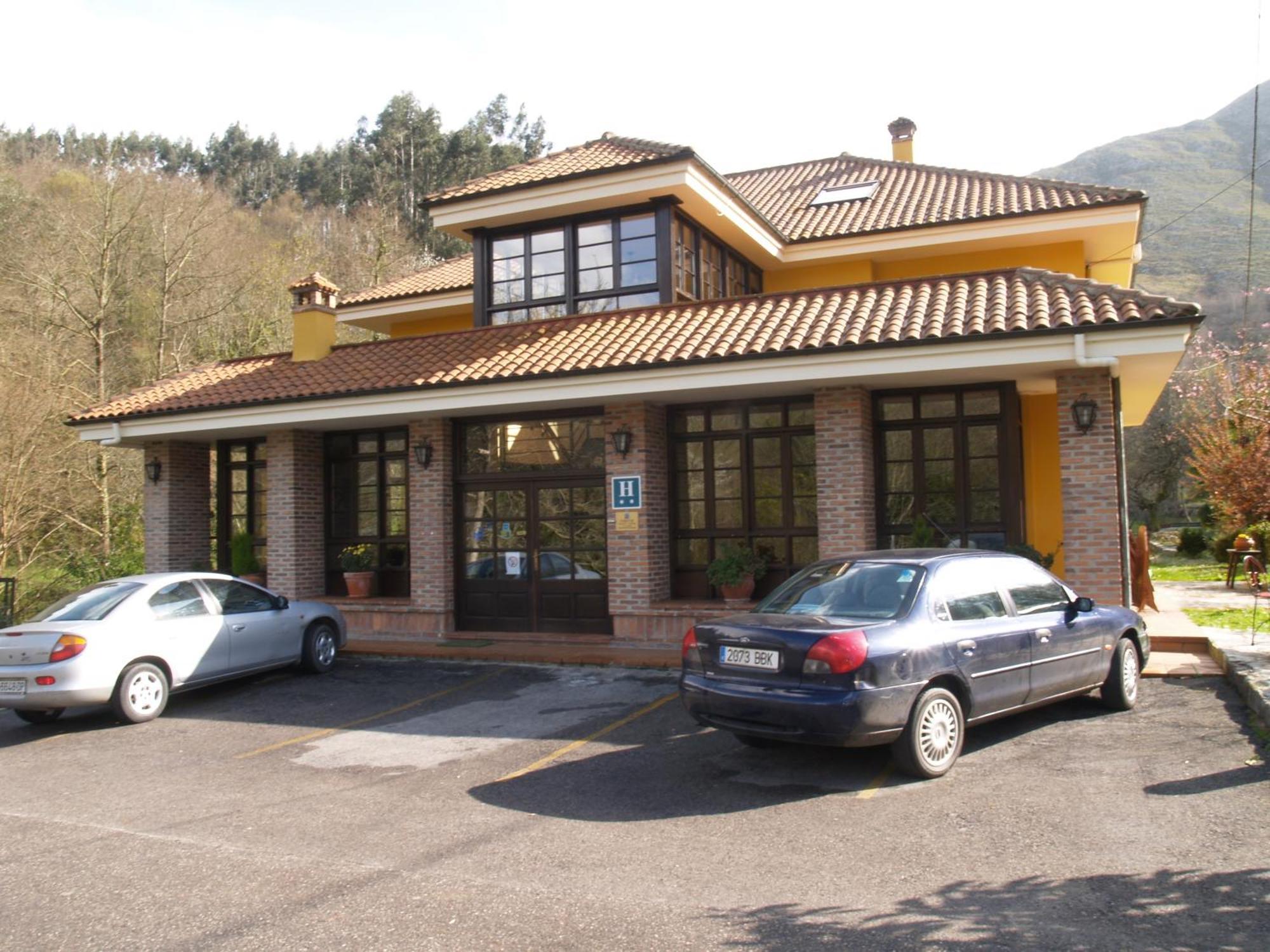 Hotel Benzua Villanueva de Ardisana Buitenkant foto